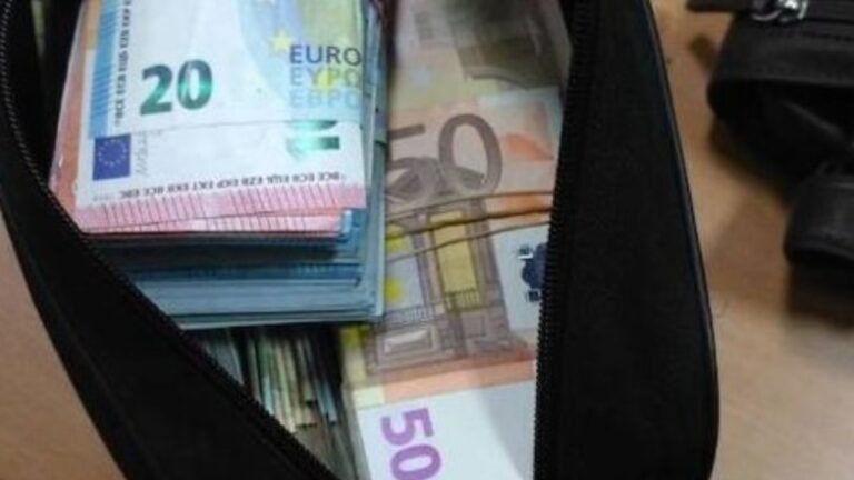 Pronarin e këmbimores në Prishtinë e përcjellin hajnat, ia vjedhin çantën me 20 mijë euro