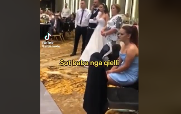 “Sot baba nga qielli vajzën e përcjelli” – Kënga që përloti vajzën e martuar të dëshmorit dhe gjithë dasmorët