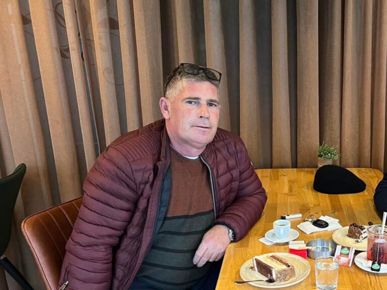Ky është personi që dyshohet se kreu vetëvrasje sot, u hodh nga kati i dytë i shtëpisë