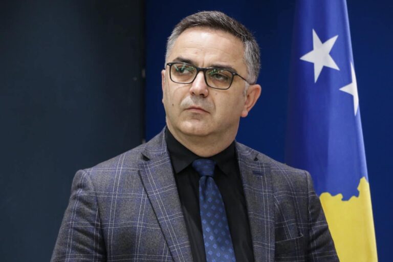 “Që bie Kosova në këtë derexhe, s’ka besuar askush” – Tahiri i AAK-së