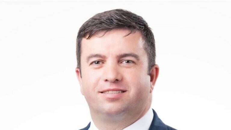 Eskalon deputeti i VV-së: Mediat në Kosovë paguhen nga Soros, Rusia e Serbia