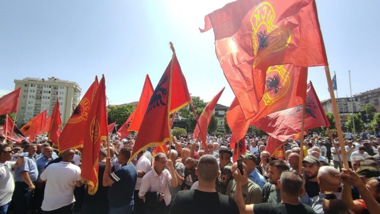 E konfirmuar, nesër veteranët protestojnë  kundër Kurtit në Prishtinë
