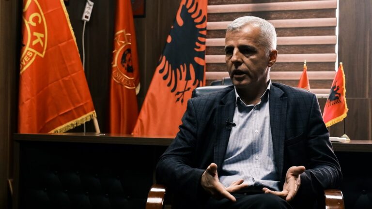 Klinaku për Kurtin: As protezat e invalidëve të luftës nuk i rregullon prej kur ka ardhur në qeveri