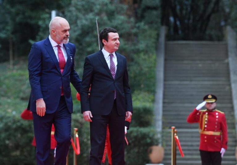 Kurti i vendosur: Nuk ka takim me Edi Ramën pa mbledhje të dy Qeverive