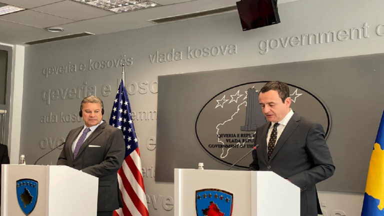 Escobar sulmon Kurtin: Po kërkojmë ta bindim Qeverinë e Kosovës ta shohë SHBA-në si partner primar