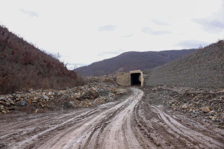 Autostrada Prishtinë-Gjilan, Rukiqi: Krejt e drejt në baltë