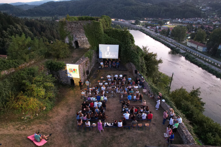 Fryma e fundjavës në Maglaj: Aty ku kulturat bashkojnë