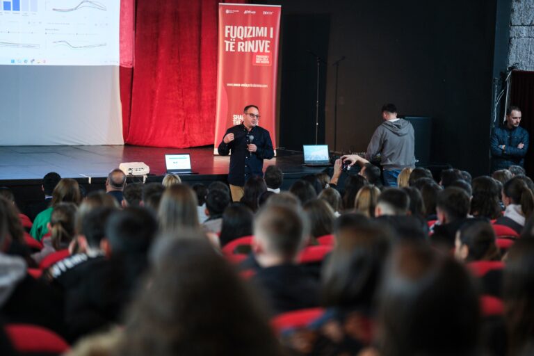 Coca Cola HBC Kosova përmbyll programin “Youth Empowered” me ngjarjen më të madhe të trajnimit në Podujevë – qindra të rinj aftësohen profesionalisht për karrierën e tyre